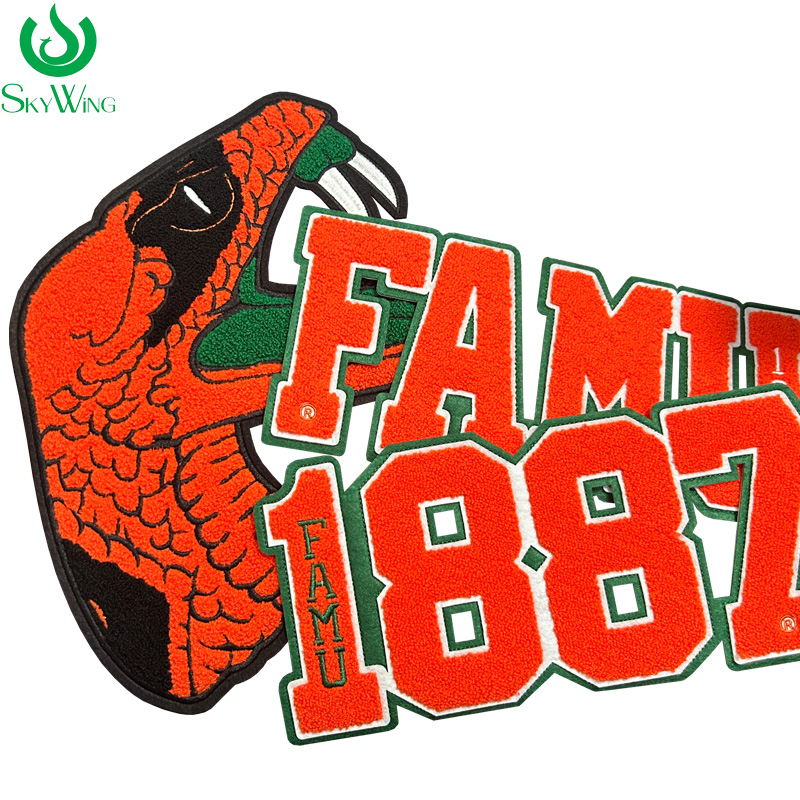 Embroidery University - Chenille Rattler Patch für Varsity Jacke,