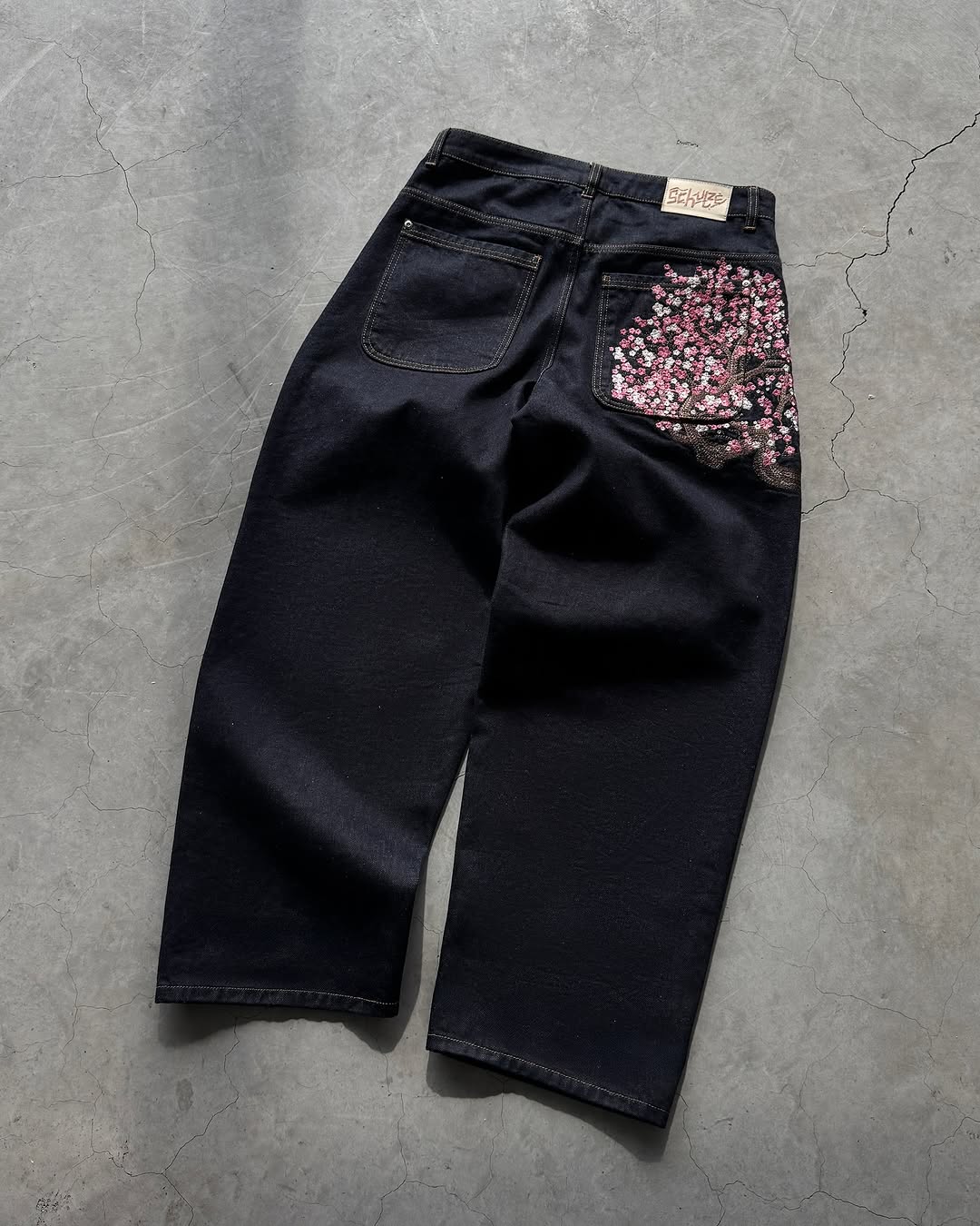 Embroidery Jeans Sakura - Herren-Jeans mit Sakura-Stickerei, Slim Fit, Gerade